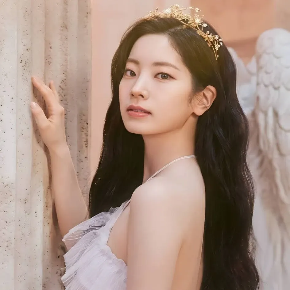 Behind-the-scenes cut of Dahyun