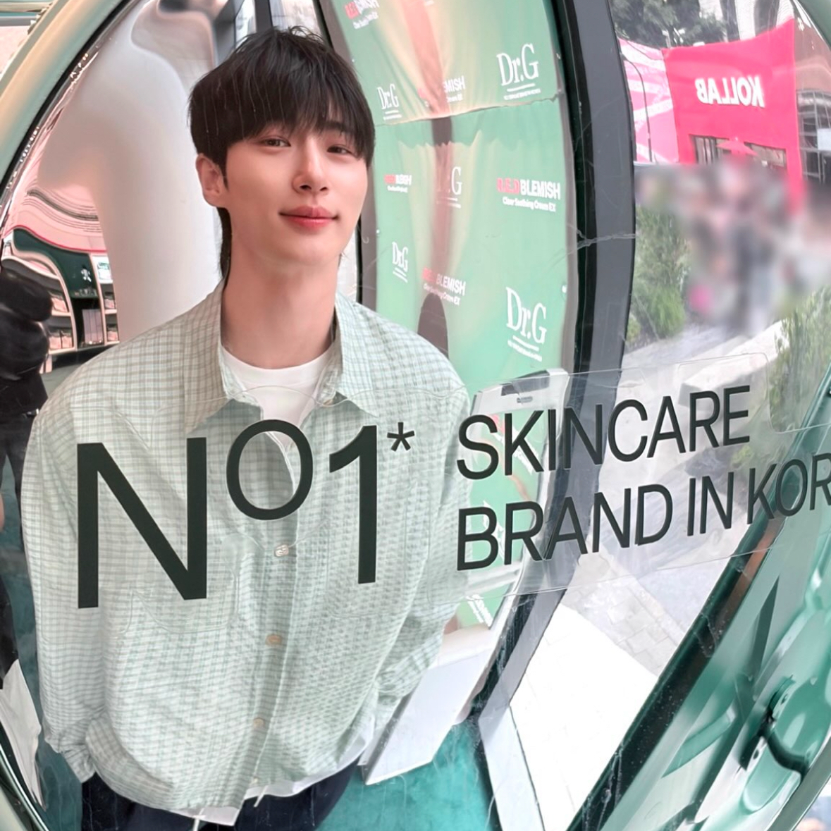 A moment captured by a fan of Byeon Wooseok