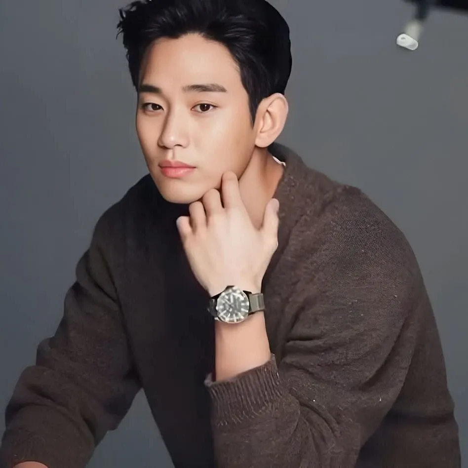 Recent activity shot of Kim Soohyun
