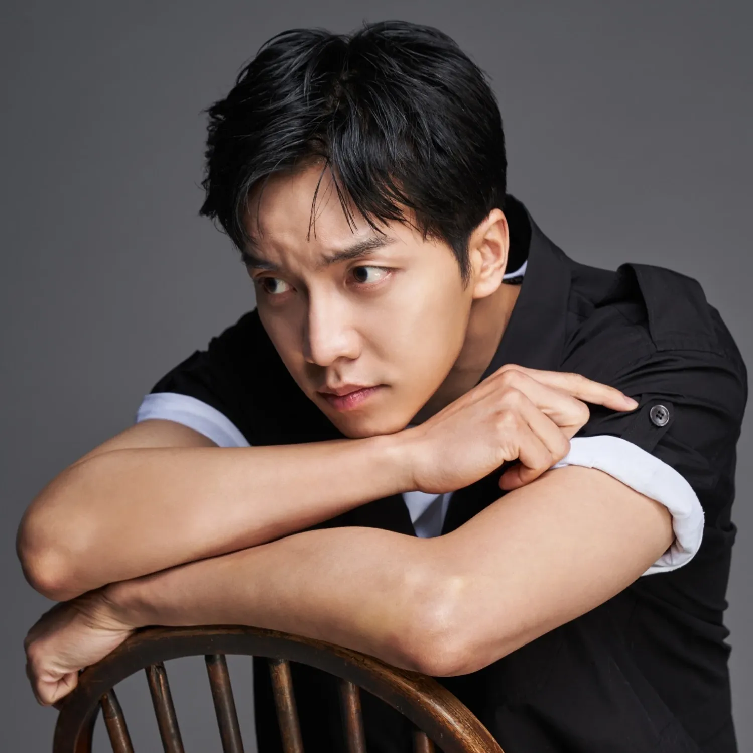 Behind-the-scenes cut of Lee Seunggi