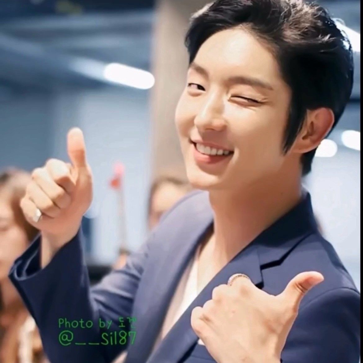 A moment captured by a fan of Lee Joongi