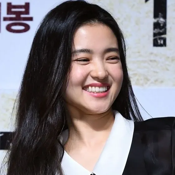 Behind-the-scenes cut of Kim Taeri
