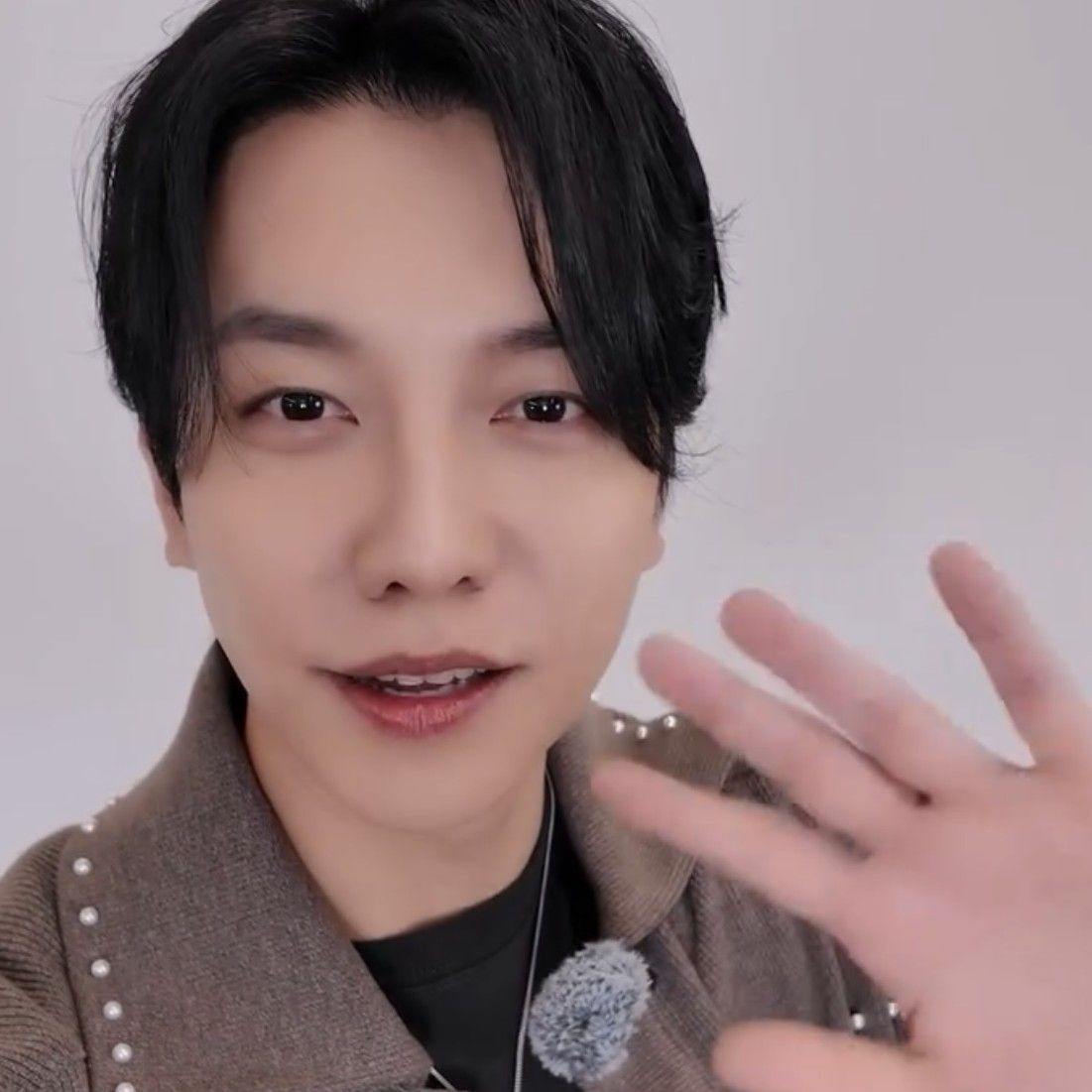 Behind-the-scenes cut of Lee Seunggi