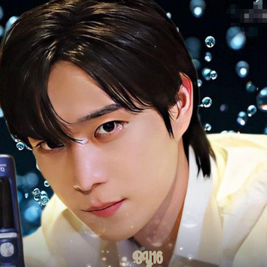 Behind-the-scenes cut of Kim Youngdae