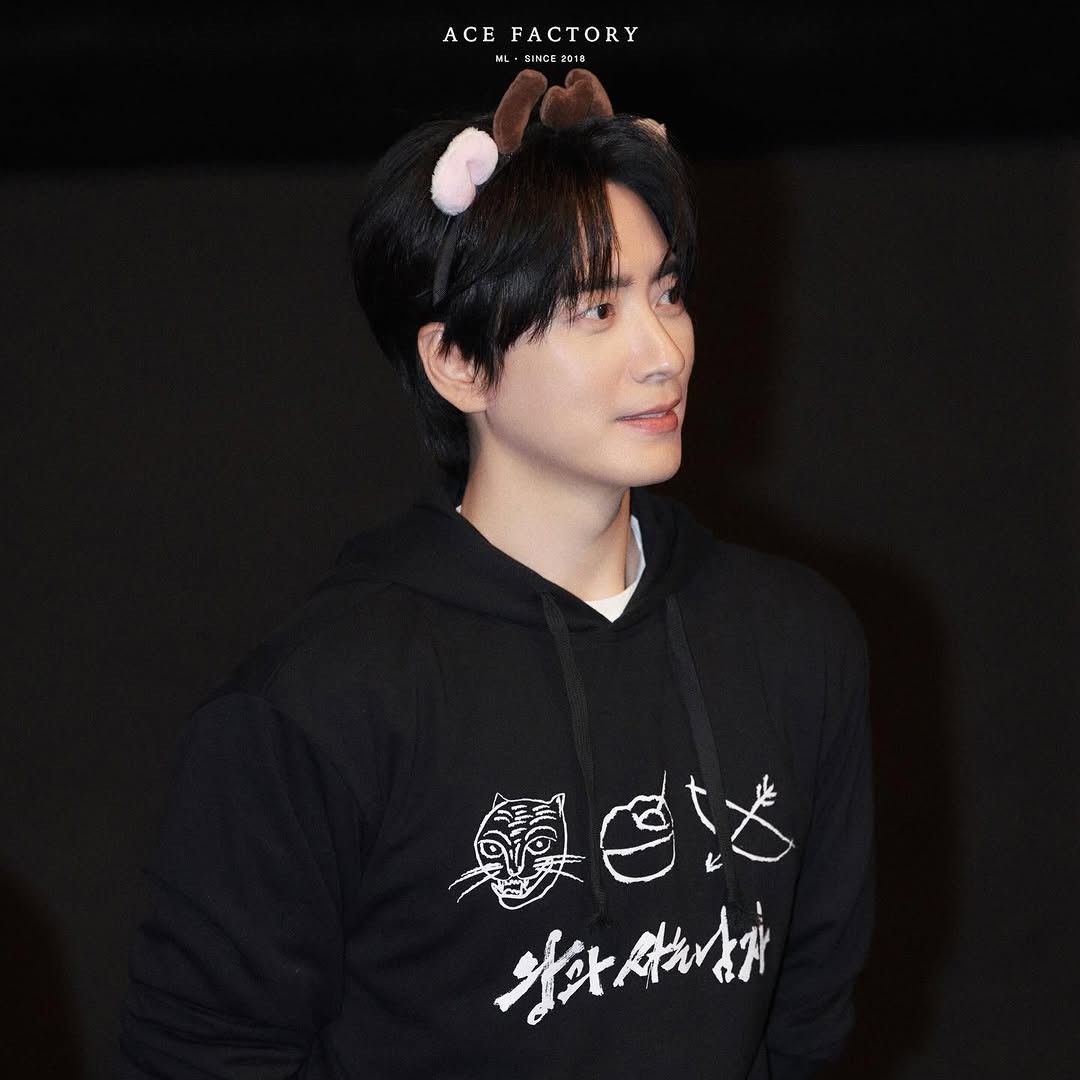 Recent activity shot of Lee Joonhyuk