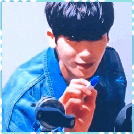 A moment captured by a fan of Park Hyungsik