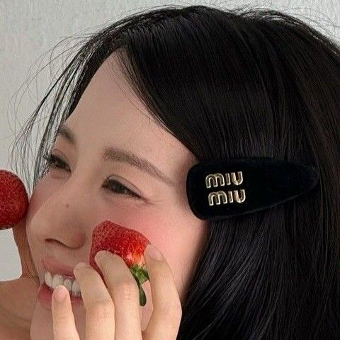 Behind-the-scenes cut of Bona