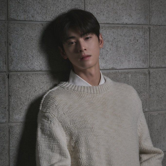 Latest photo of Cha Eunwoo