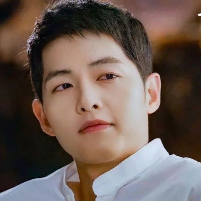 Recent activity shot of Song Joongki