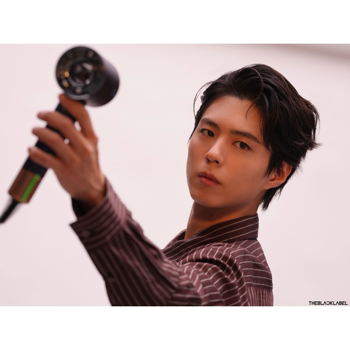 Behind-the-scenes cut of Park Bogum