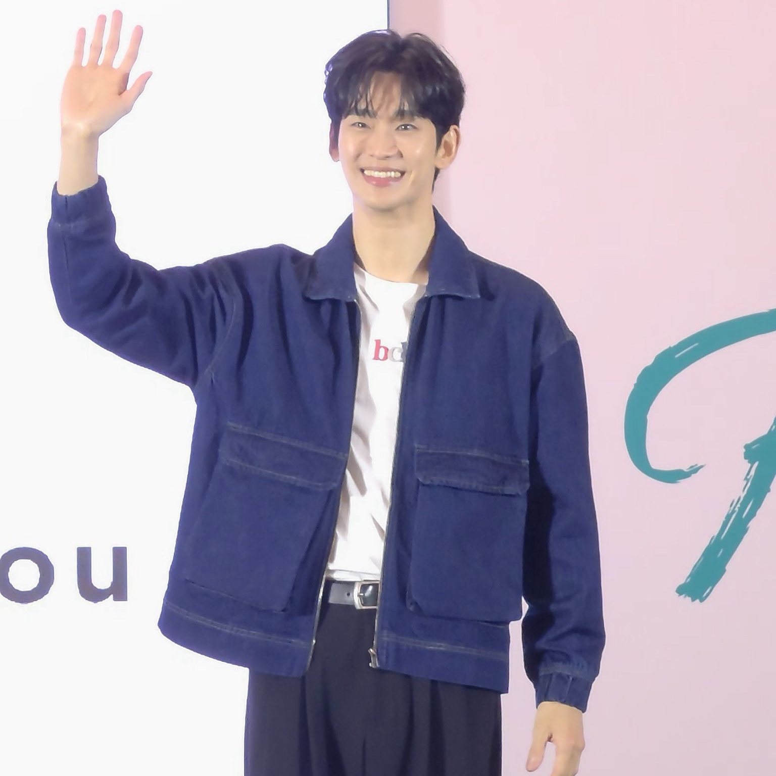 Behind-the-scenes cut of Kim Soohyun