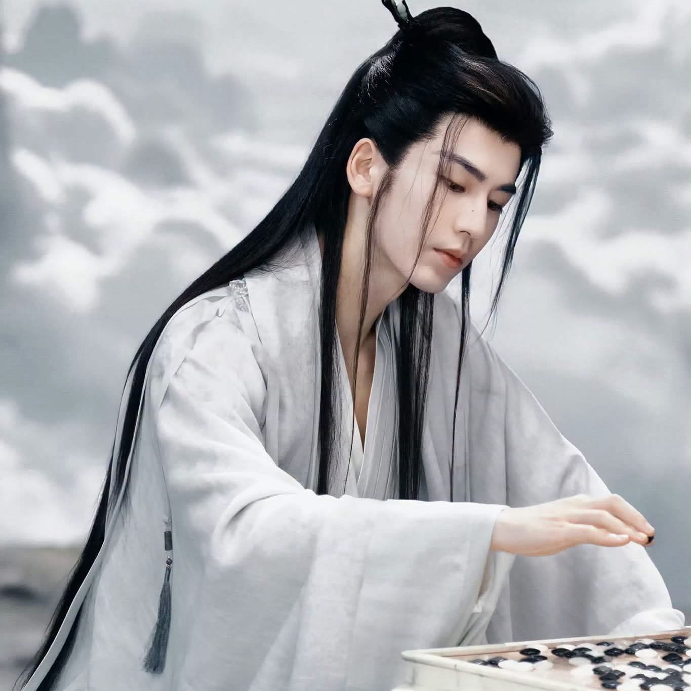 Behind-the-scenes cut of Zhang Linghe