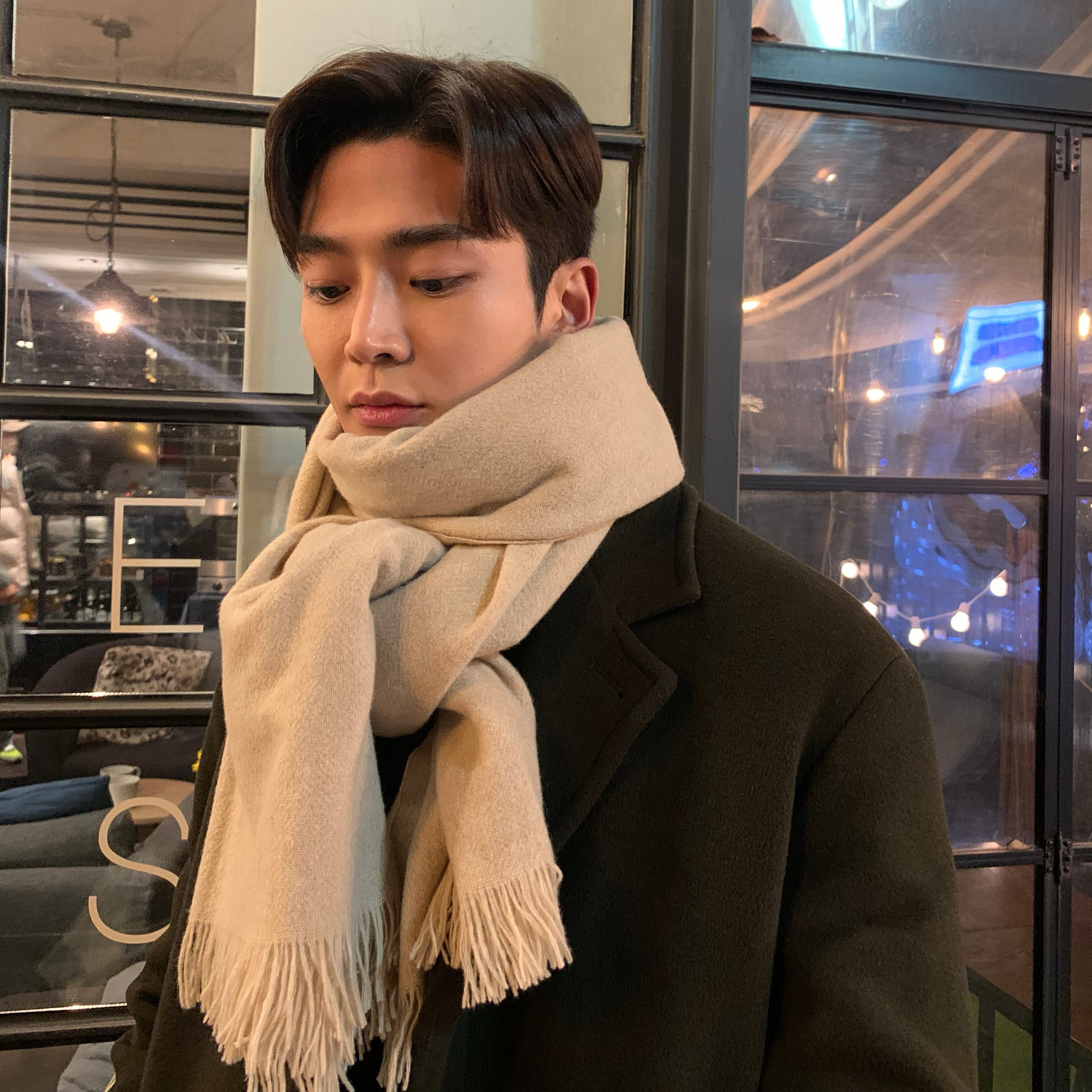 Cuplikan di balik layar dari Rowoon