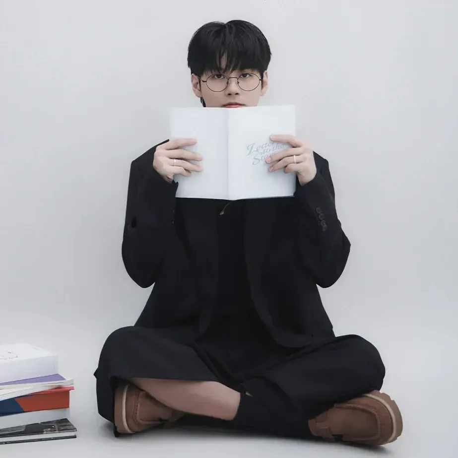 粉丝拍下的邕圣祐瞬间