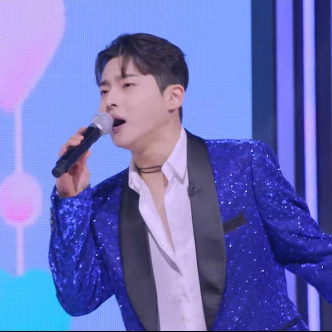 A moment captured by a fan of Seong Ri