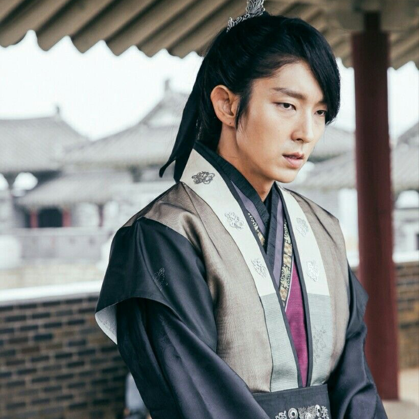 Behind-the-scenes cut of Lee Joongi