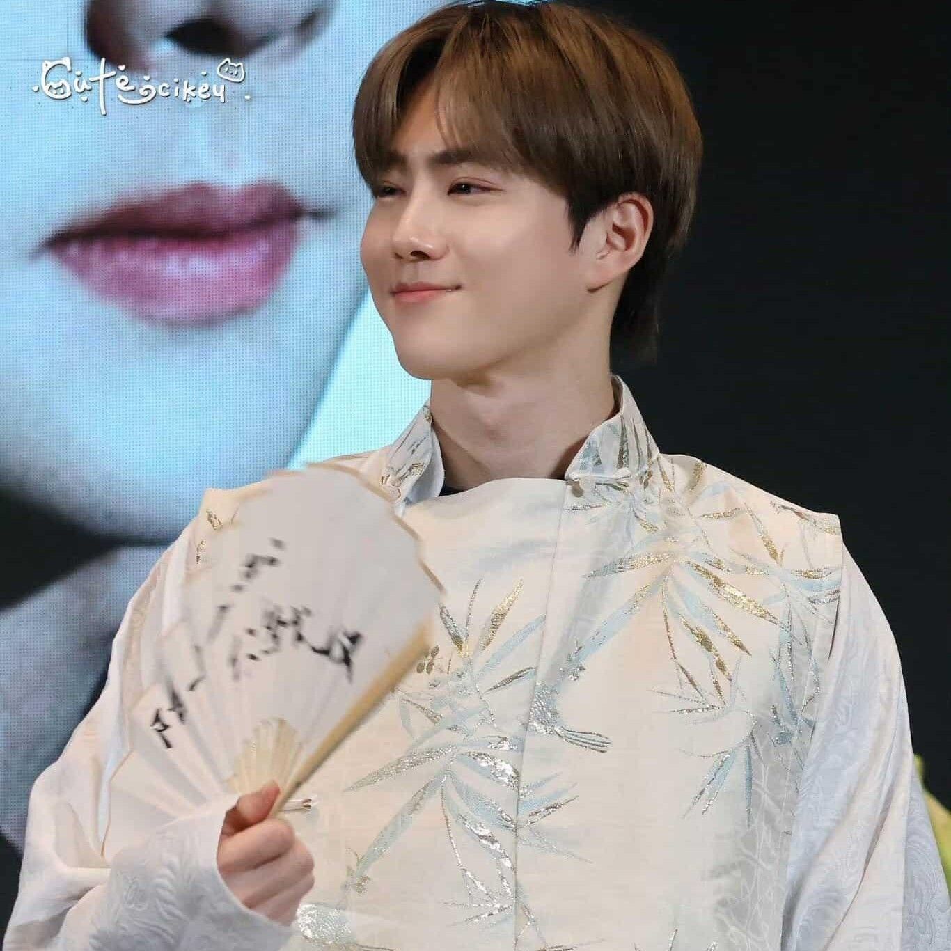 A moment captured by a fan of Suho