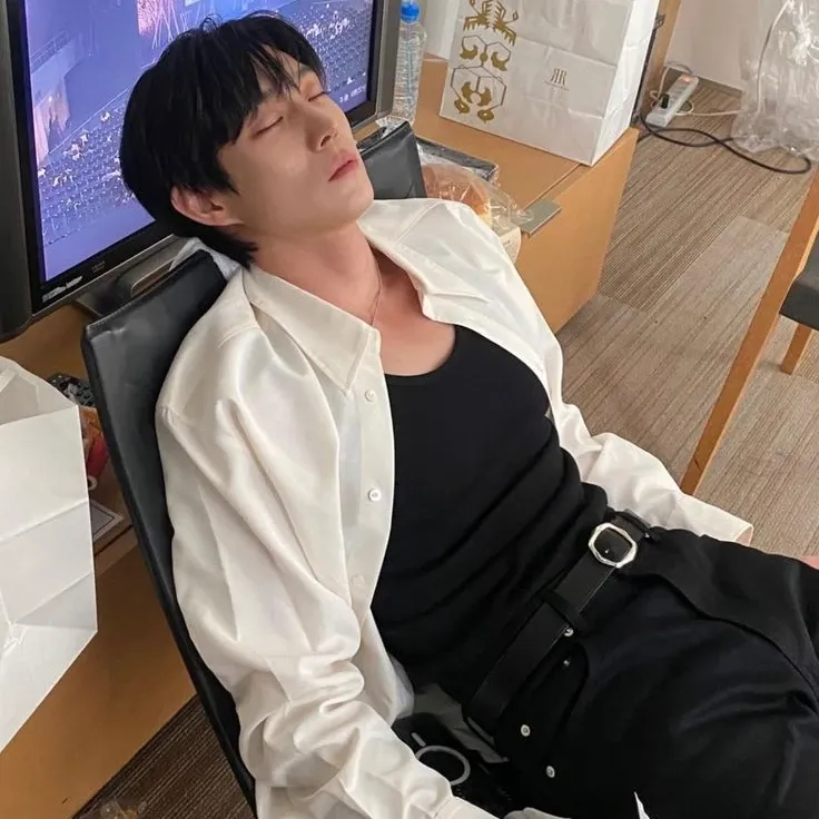 Behind-the-scenes cut of Kim Youngdae
