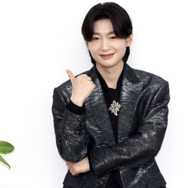 透過投票選出的Kim Yongbin人氣個人資料圖片