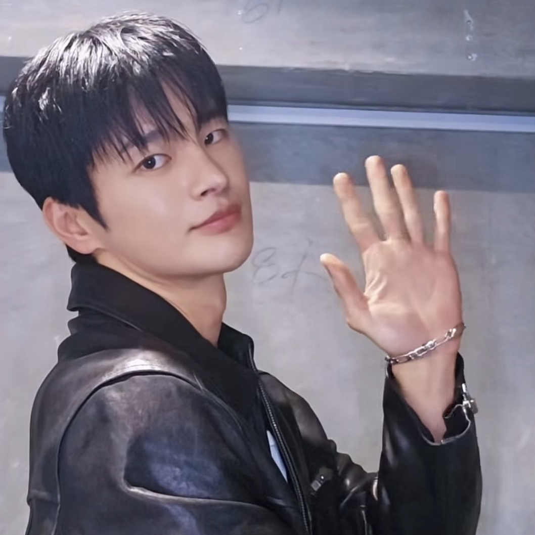 Momen yang diabadikan oleh penggemar Seo Inguk