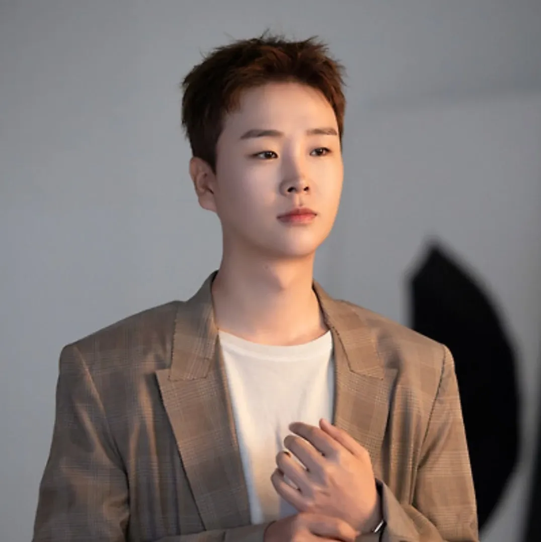 Latest photo of Song Minjun