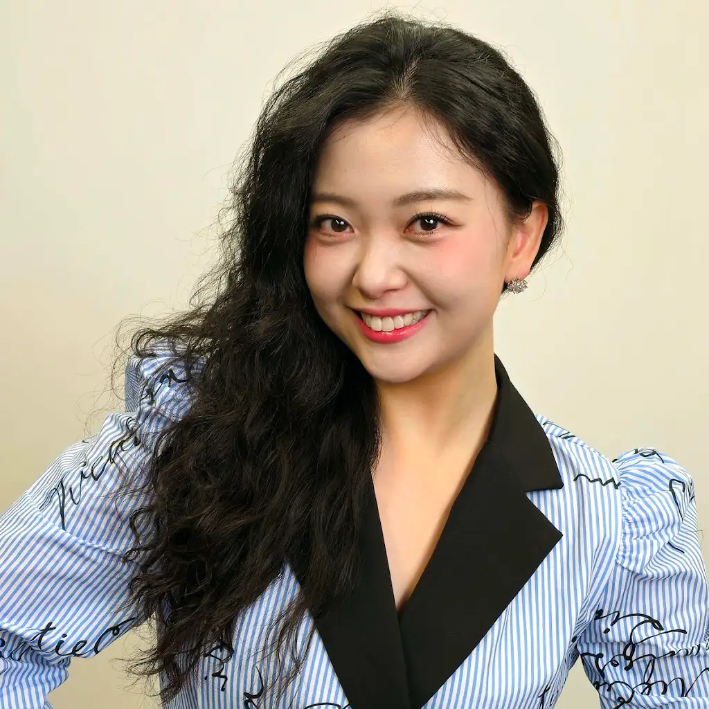 A moment captured by a fan of YOYOMI