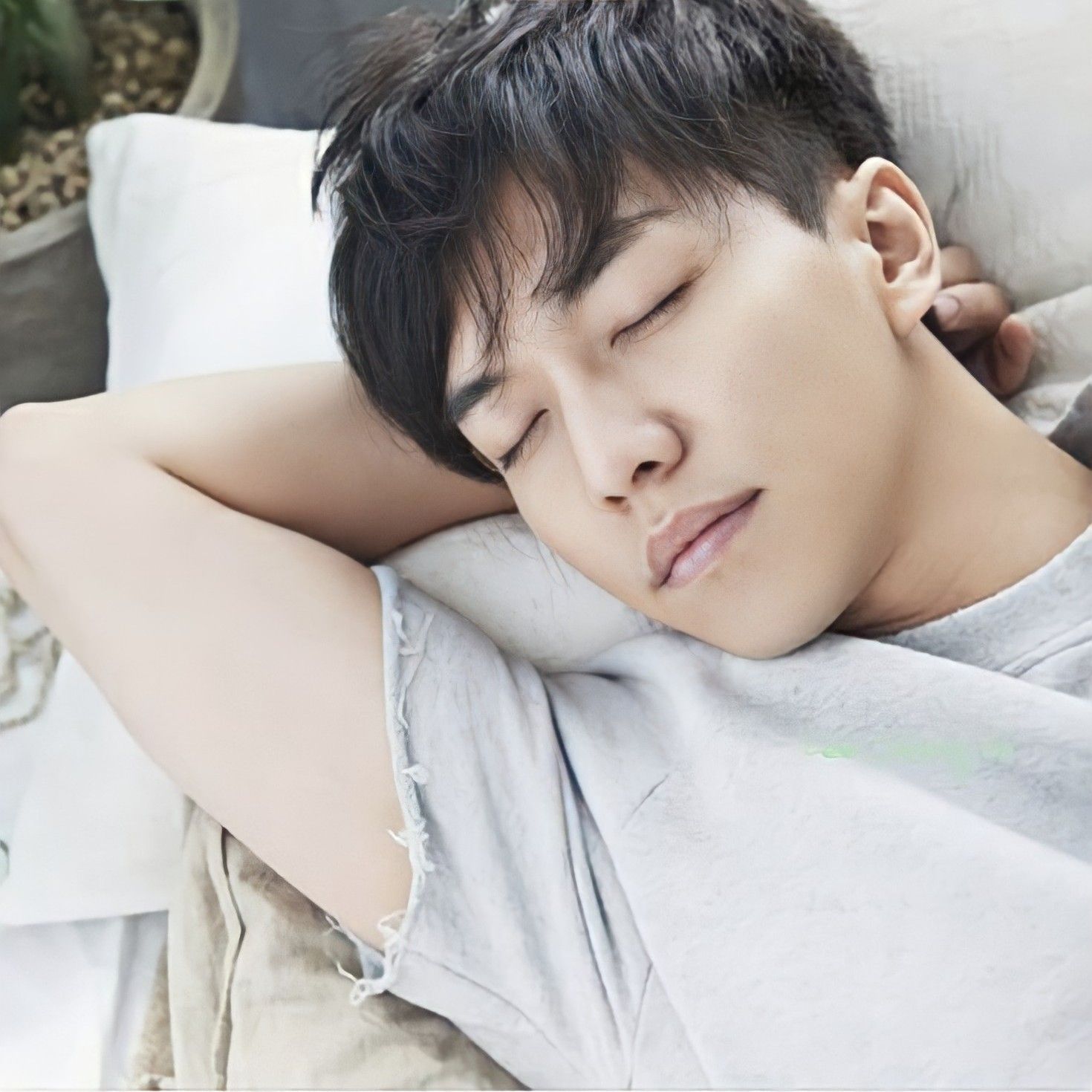 Behind-the-scenes cut of Lee Seunggi