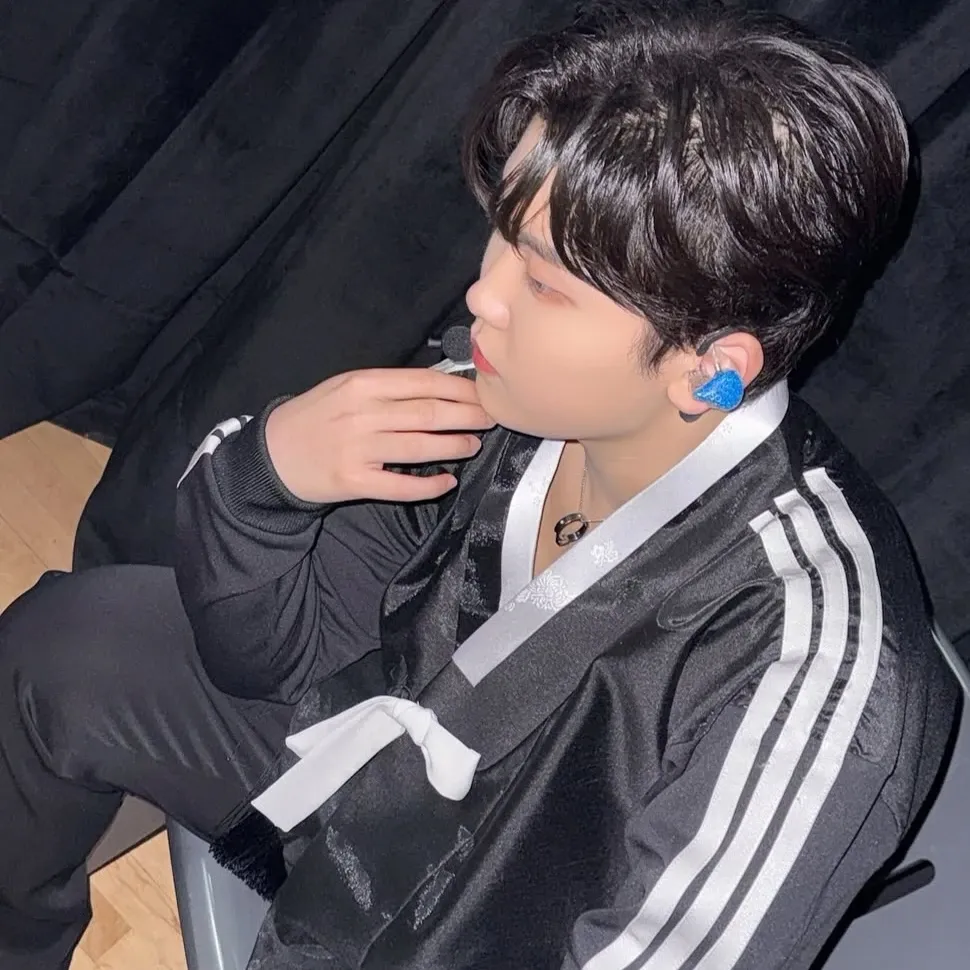 Behind-the-scenes cut of Park Sungon