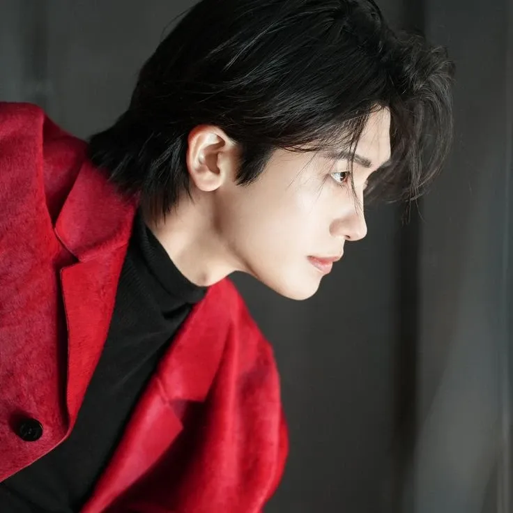 Latest photo of Park Hyungsik