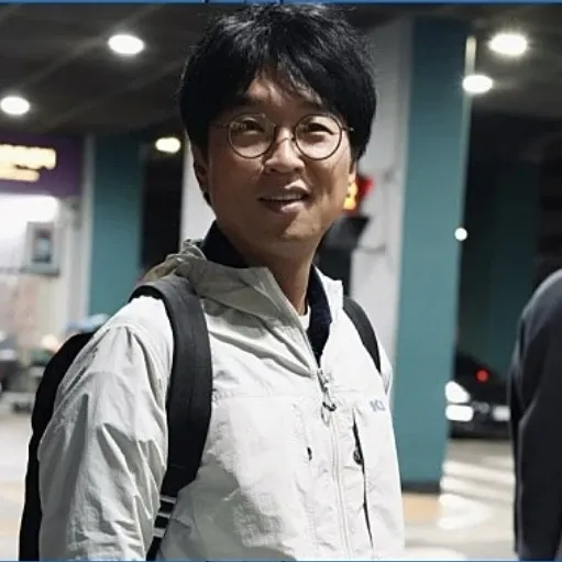 Behind-the-scenes cut of Bak Changgeun