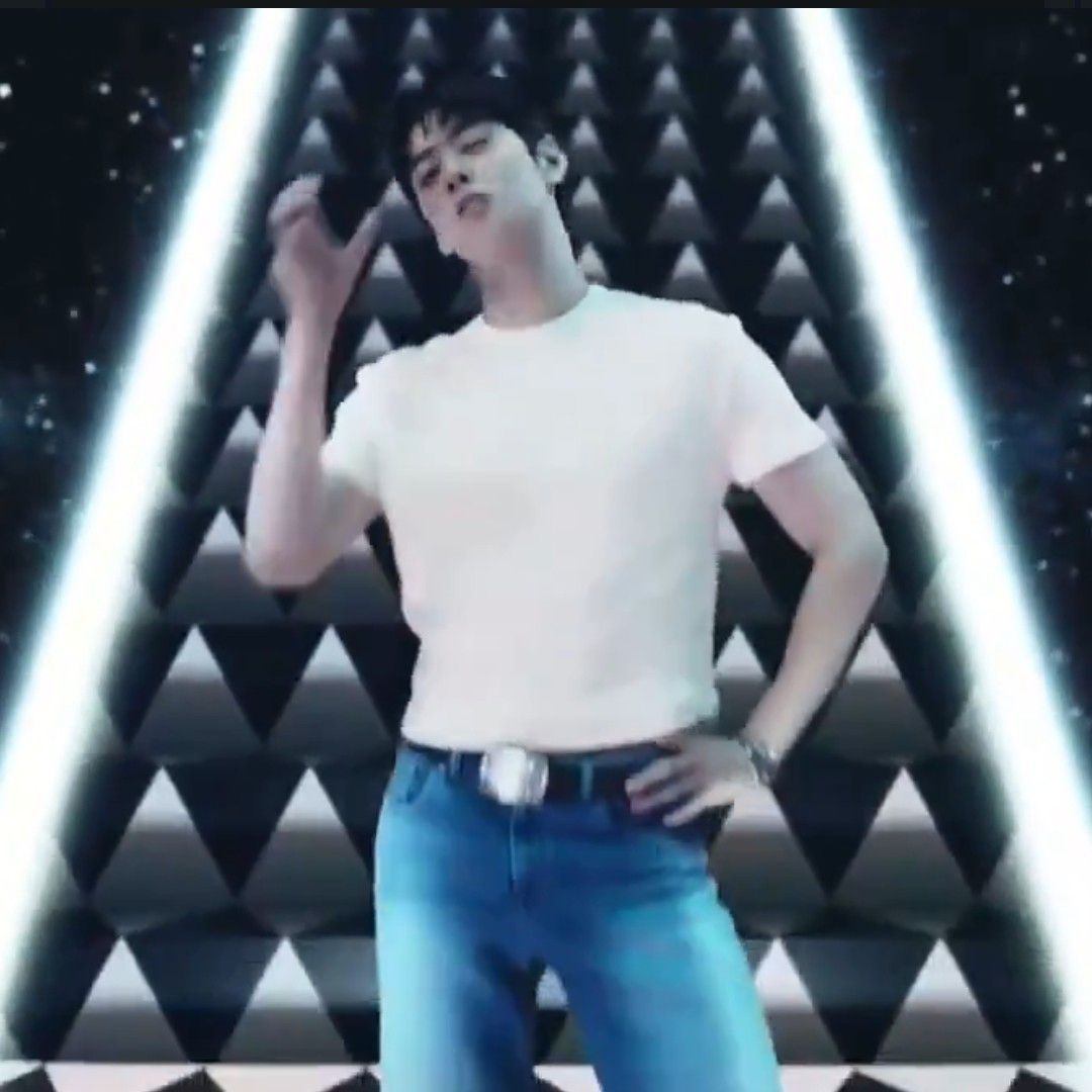 Behind-the-scenes cut of Cha Eunwoo