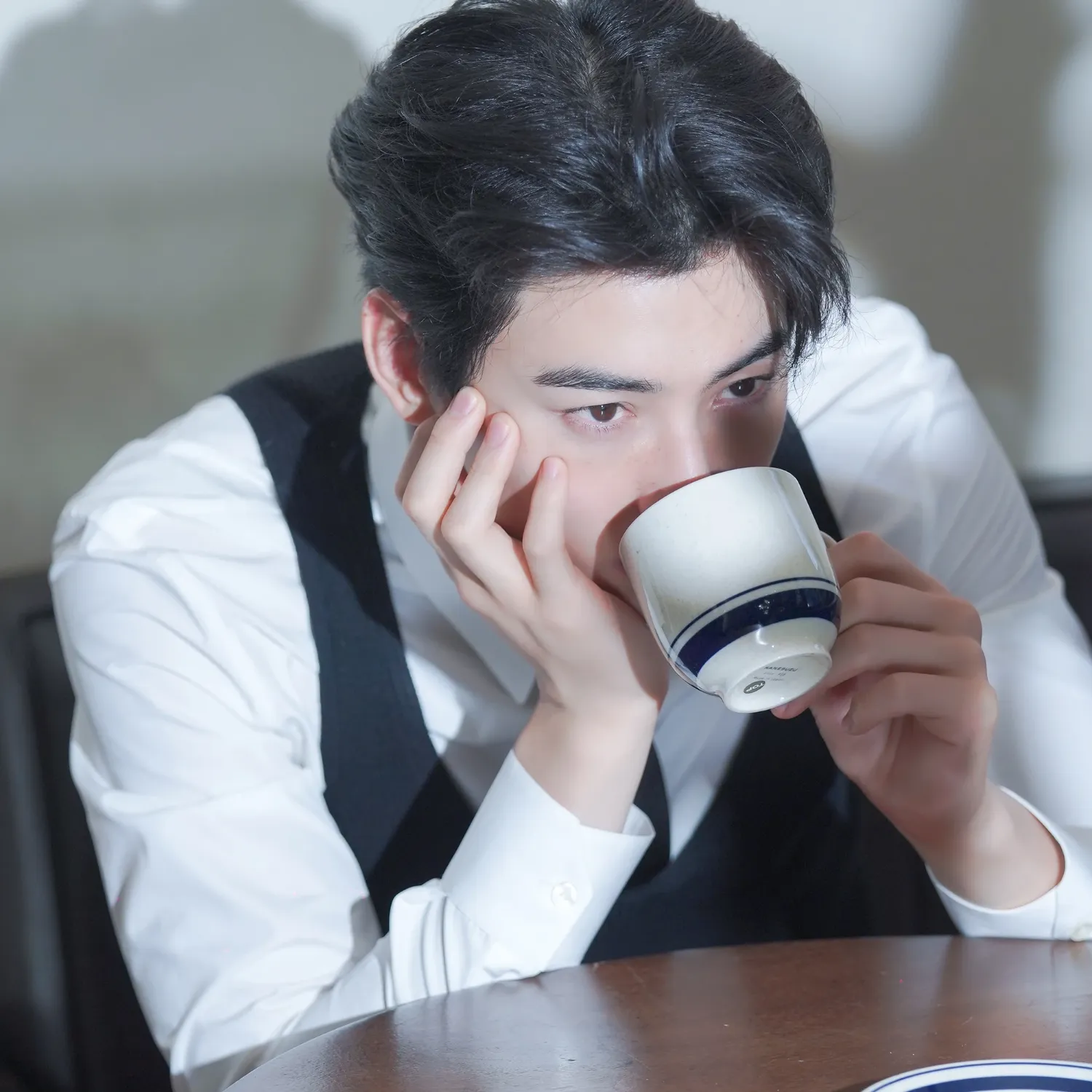 Behind-the-scenes cut of Cha Eunwoo