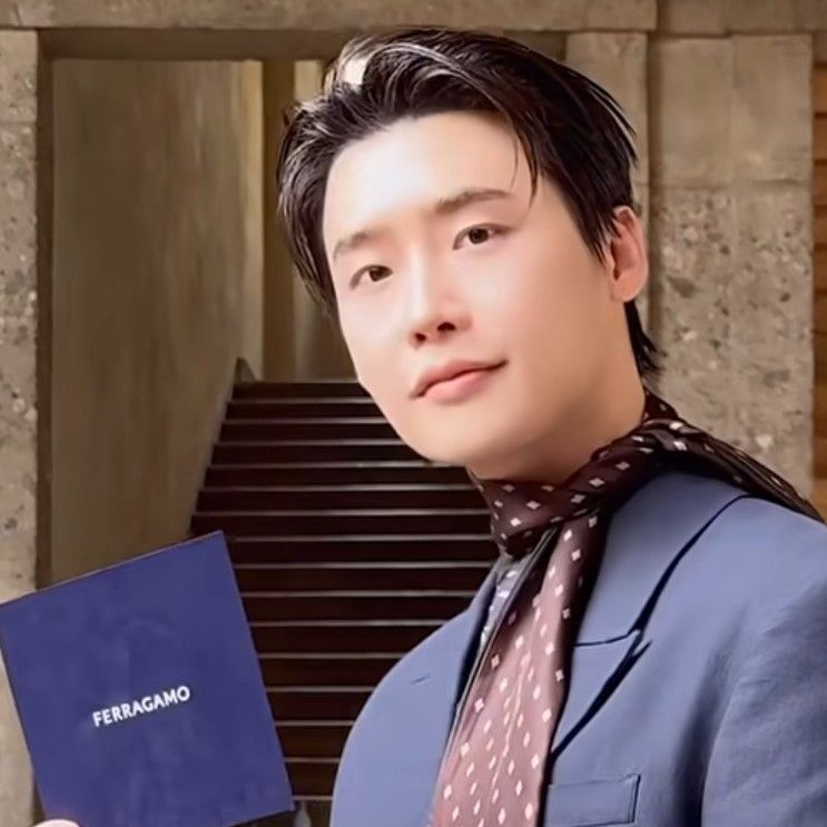 A moment captured by a fan of Lee Jongsuk