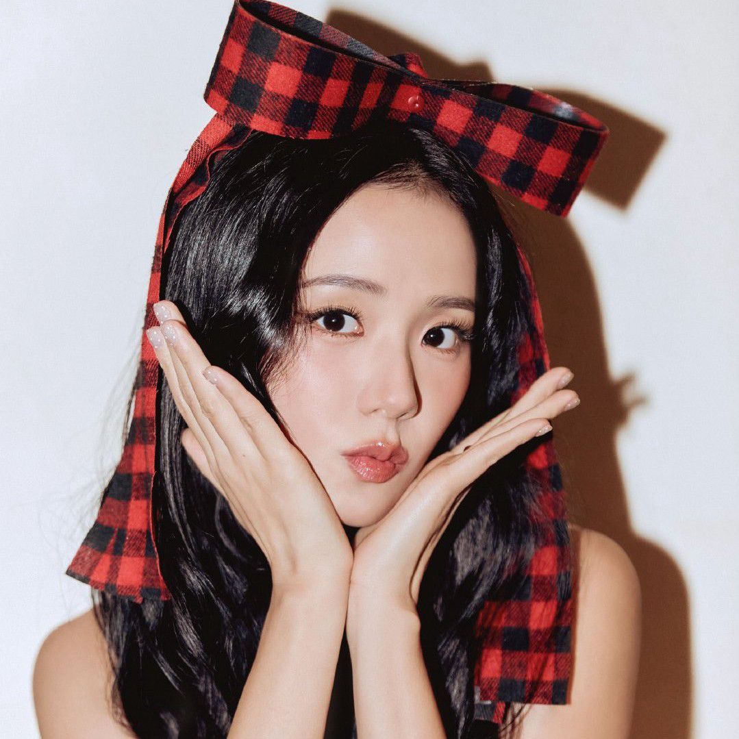 Behind-the-scenes cut of Jisoo (1995)