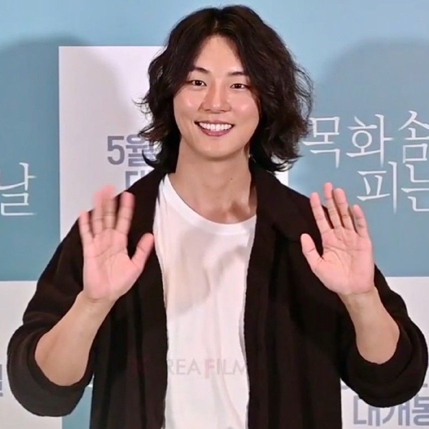 A moment captured by a fan of Yoon Shiyoon