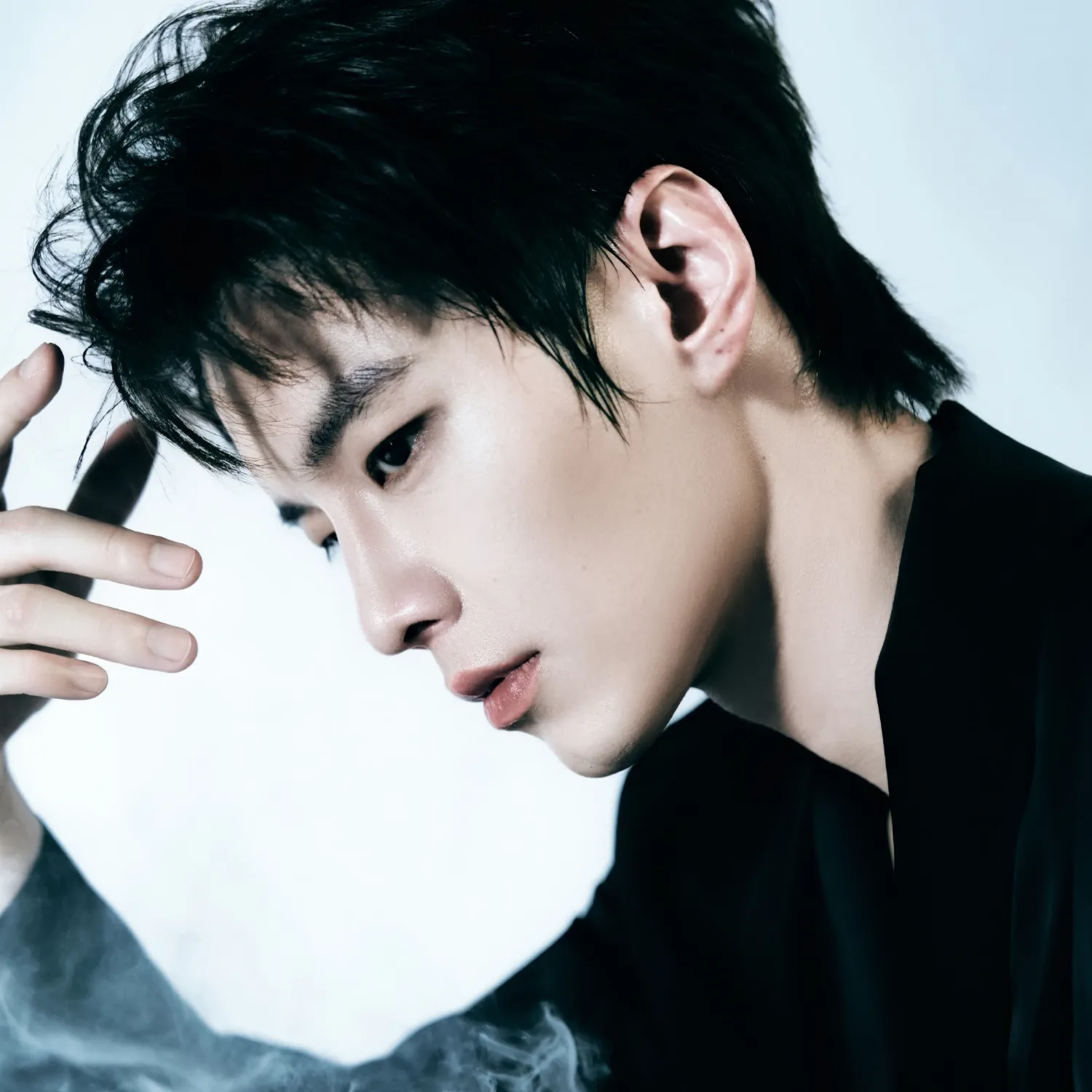 Behind-the-scenes cut of He Yu
