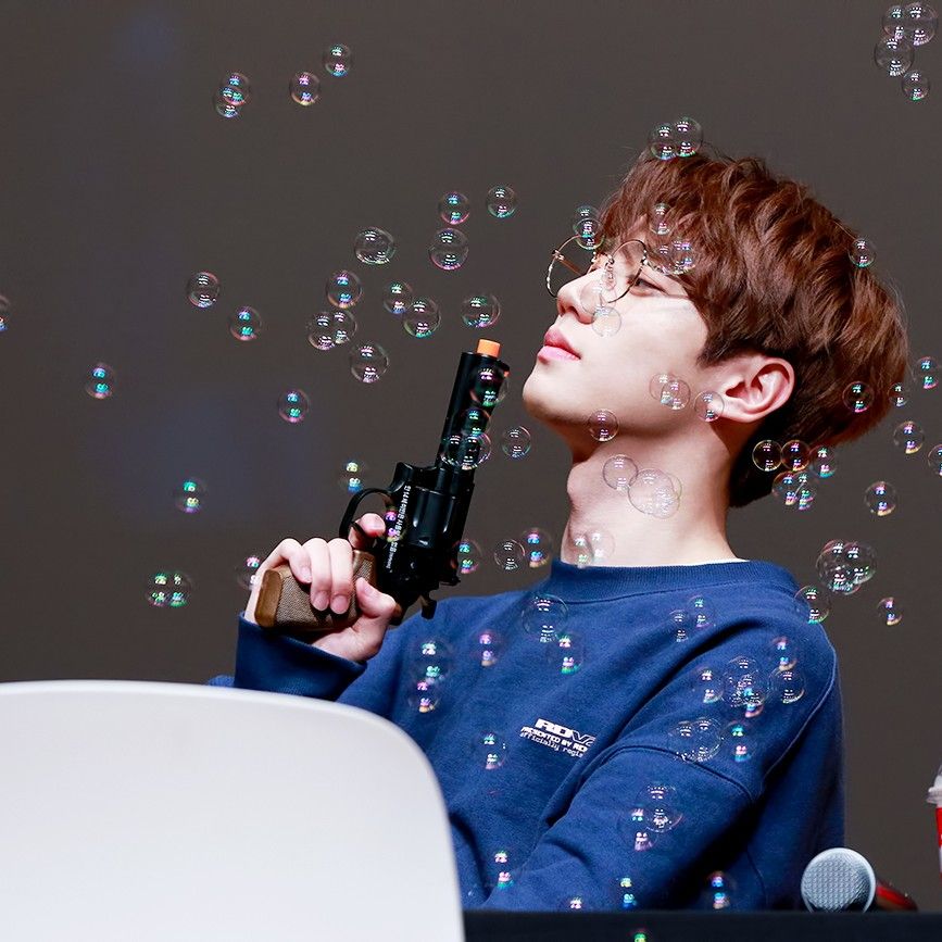 Behind-the-scenes cut of Lee Junyoung