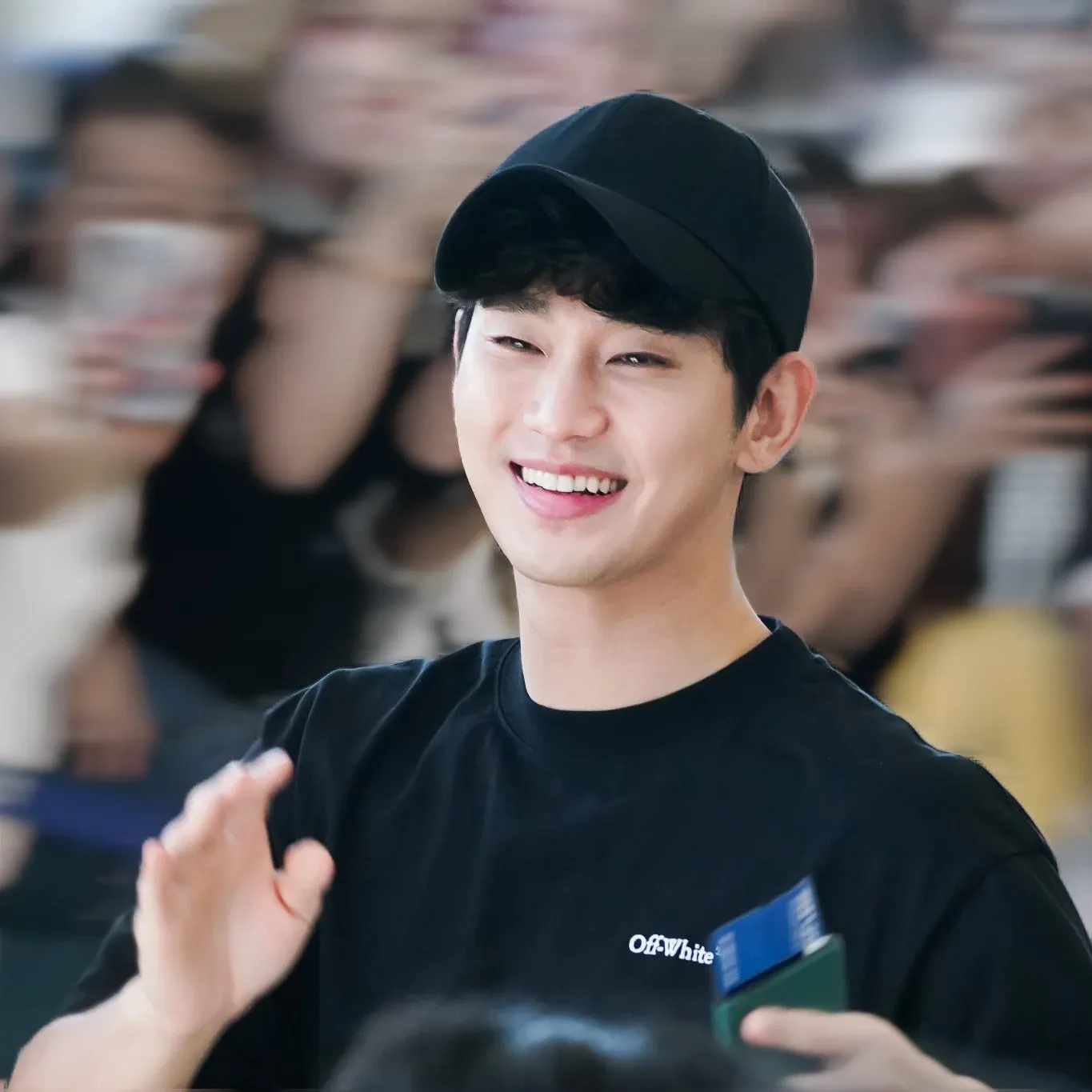 Behind-the-scenes cut of Kim Soohyun