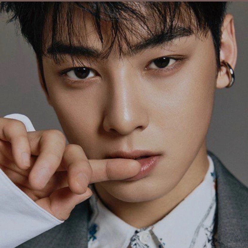 Recent activity shot of Cha Eunwoo