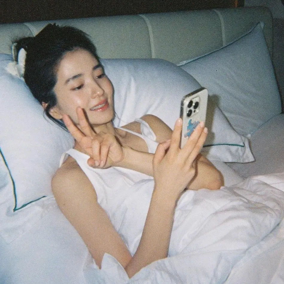 Behind-the-scenes cut of Kim Taeri