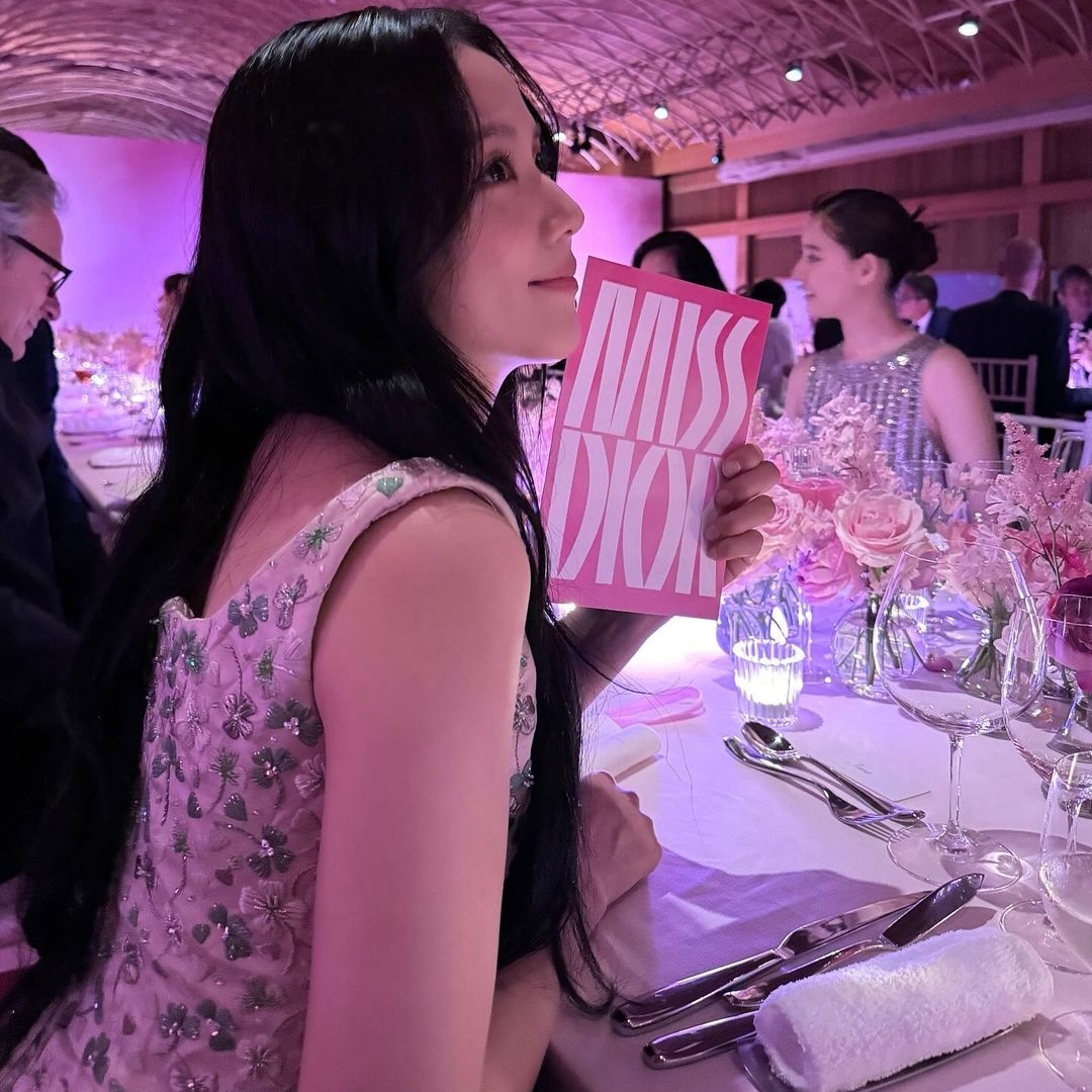 Latest photo of Jisoo (1995)