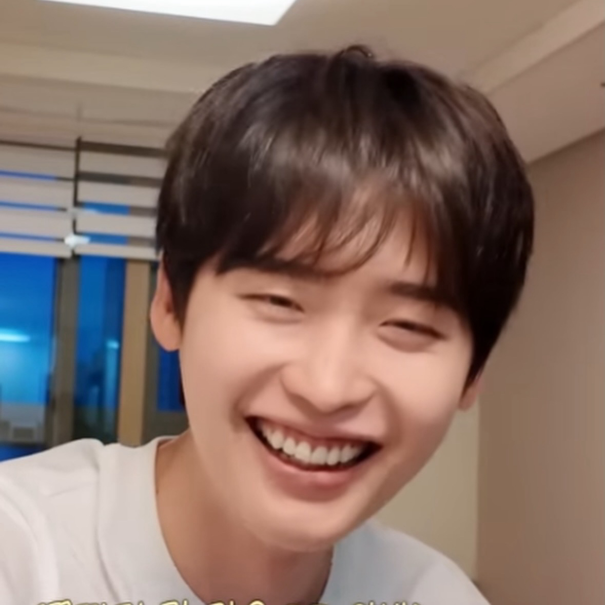 Behind-the-scenes cut of Lee Jongsuk