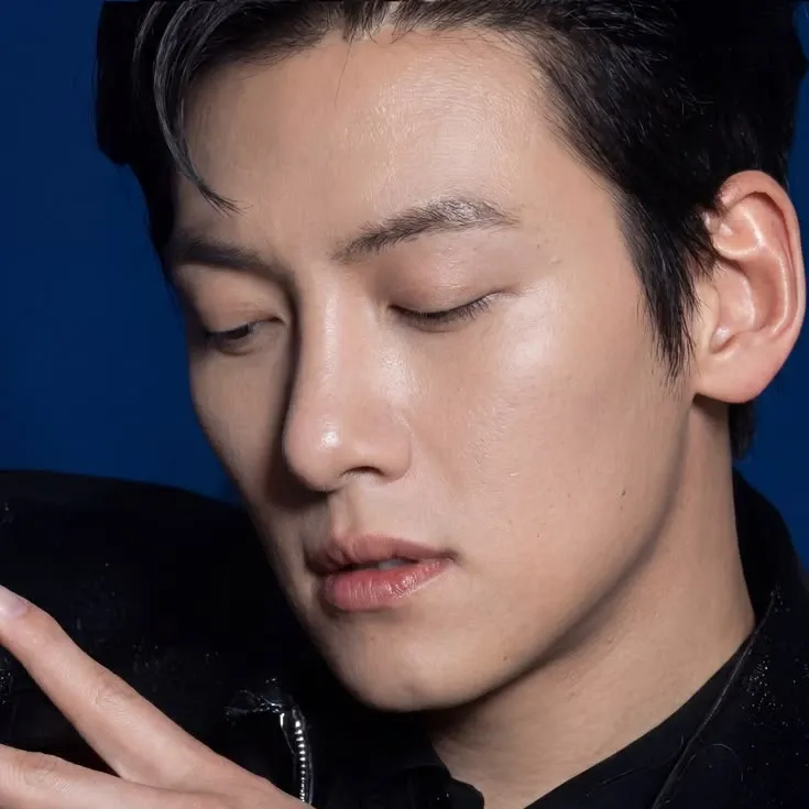 Behind-the-scenes cut of Ji Changwook
