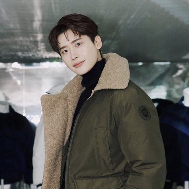 Recent activity shot of Lee Jongsuk