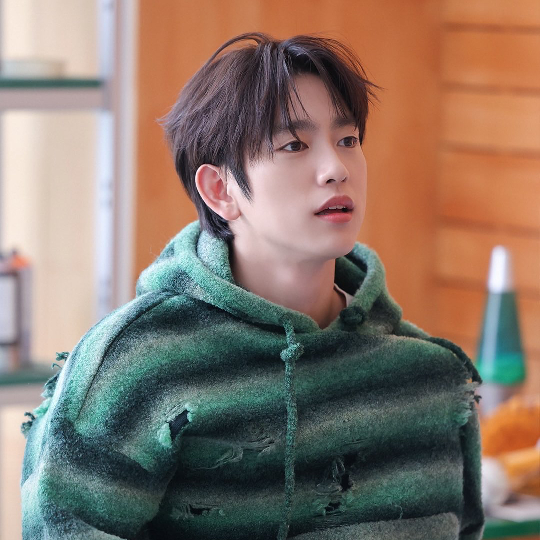 Foto terbaru dari Park Jinyoung