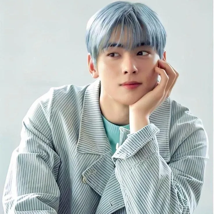 Behind-the-scenes cut of Cha Eunwoo
