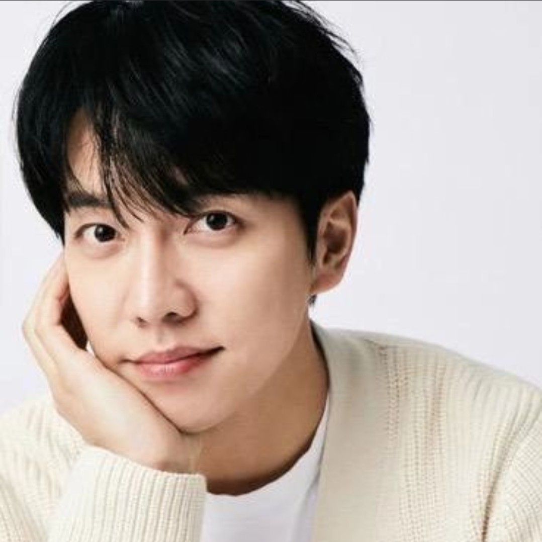 Behind-the-scenes cut of Lee Seunggi