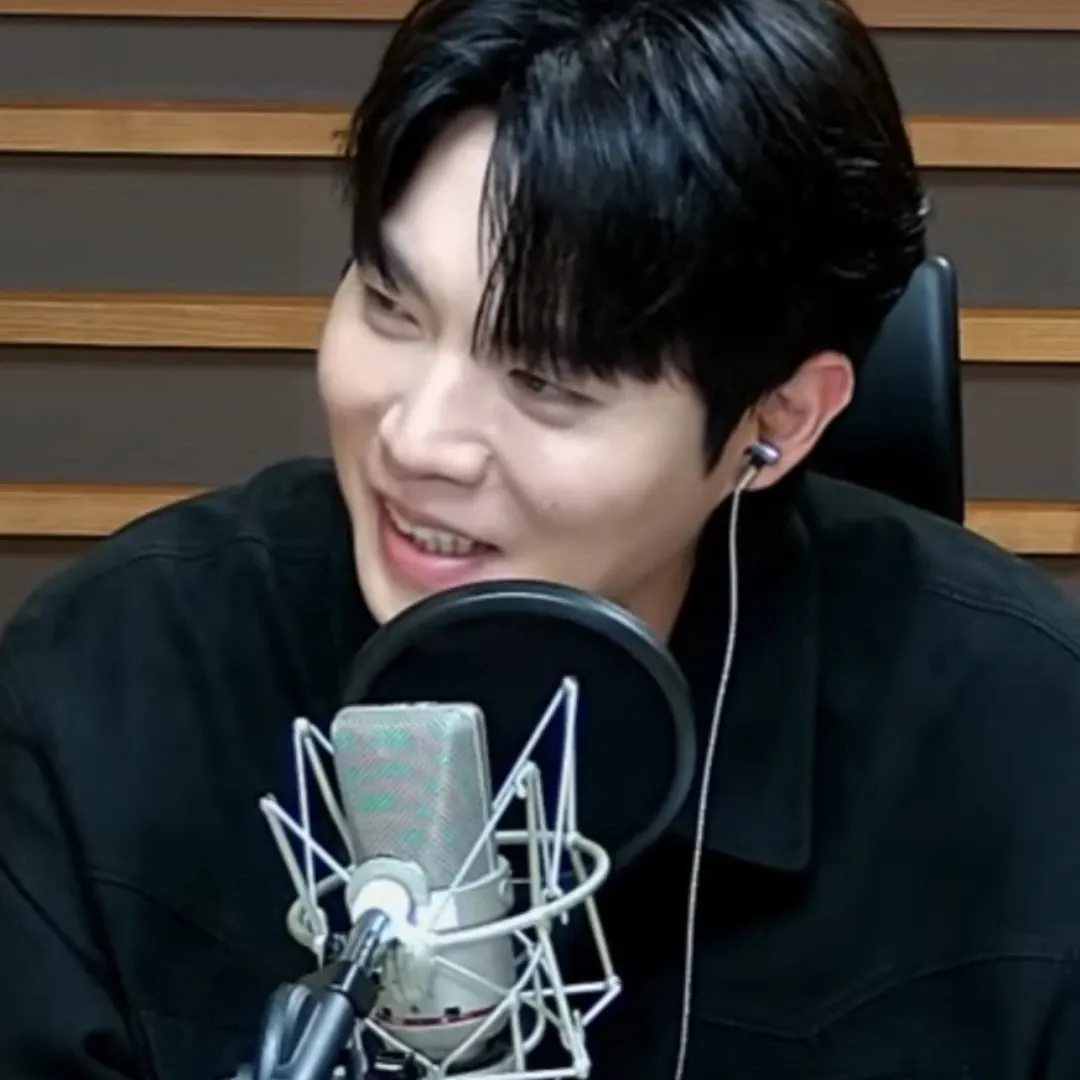 오늘 가장 핫한 셀럽 커뮤니티 피드
