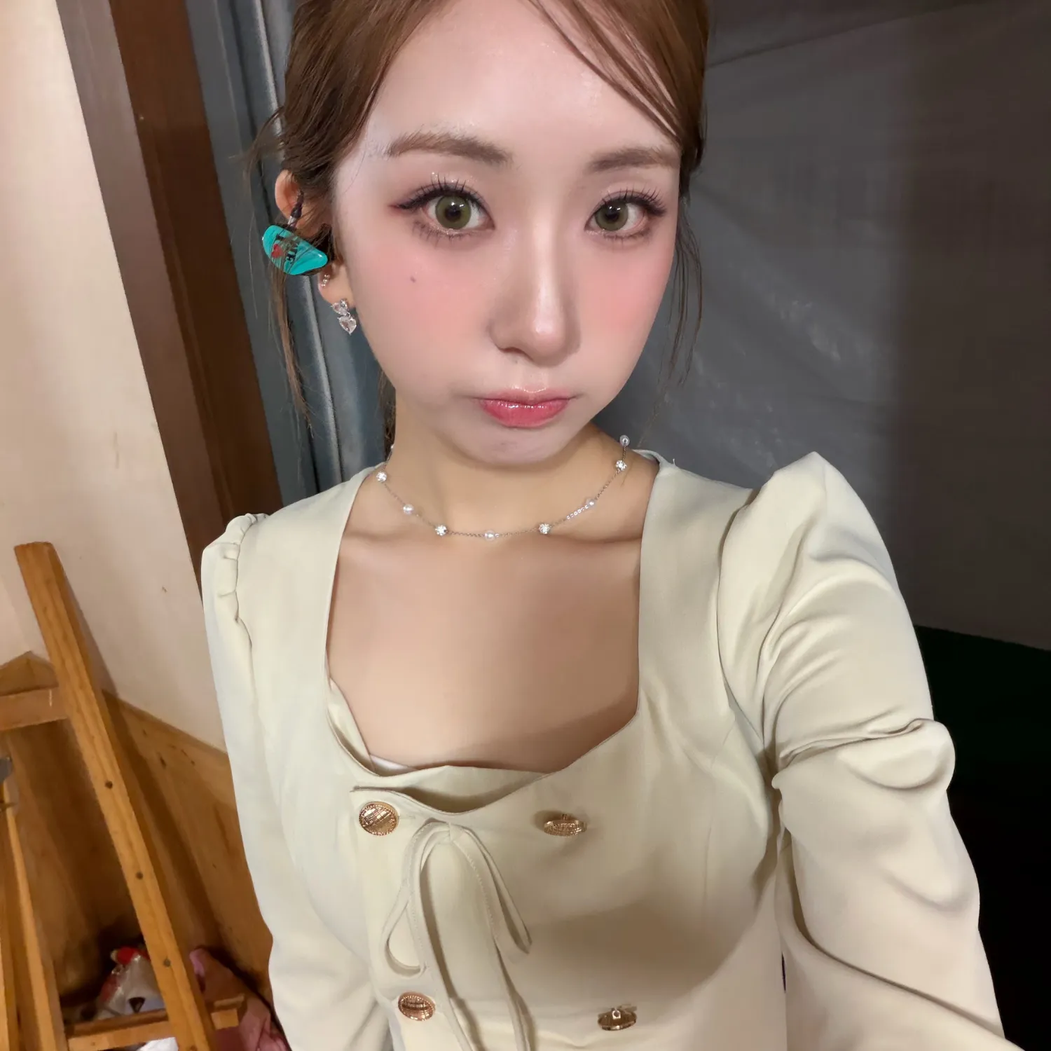 Behind-the-scenes cut of Jeon Yujin