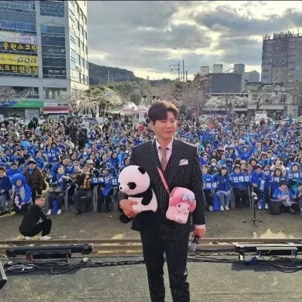 Behind-the-scenes cut of Jin Haesung